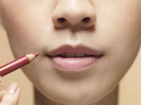 how to sharpen plastic lip liner